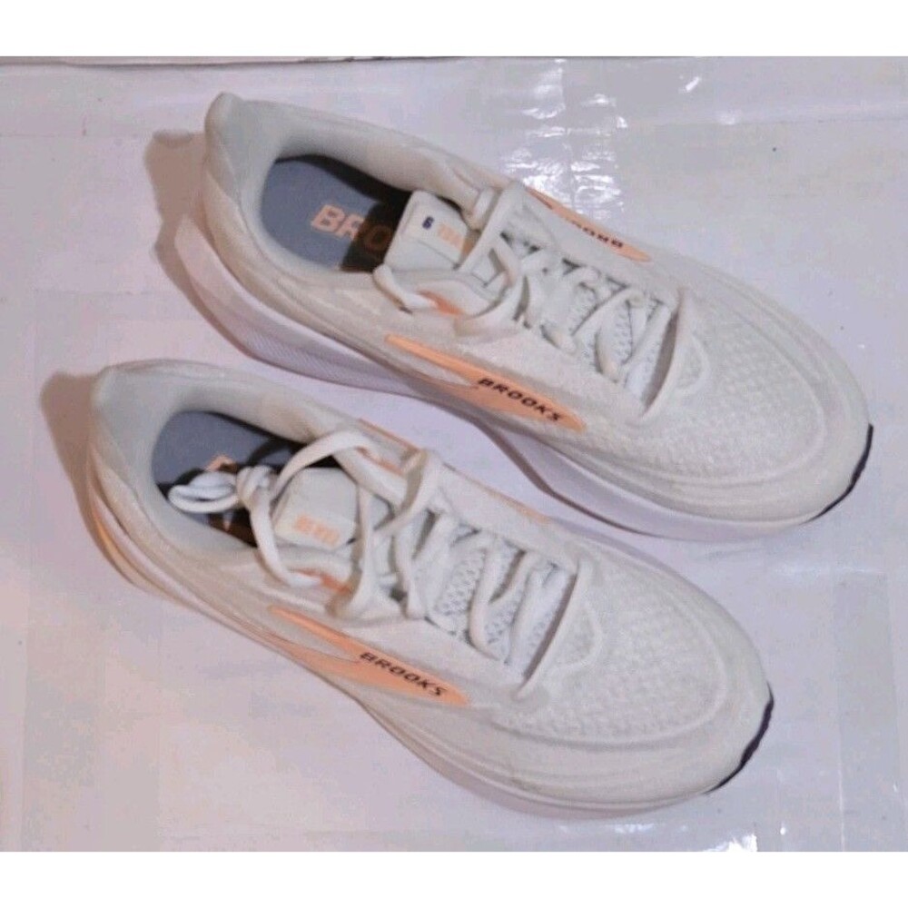 Brooks Women’s Revel 9 Run/Walk Shoes Beautiful White/Peach Size 7 New - Picture 5 of 9